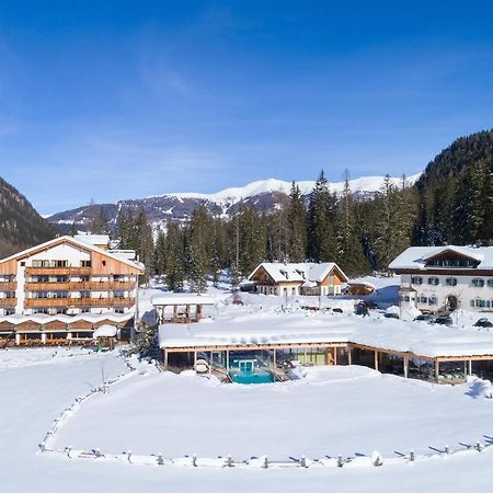 Hotel Dolomitenhof & Chalet Alte Post Sexten Eksteriør billede