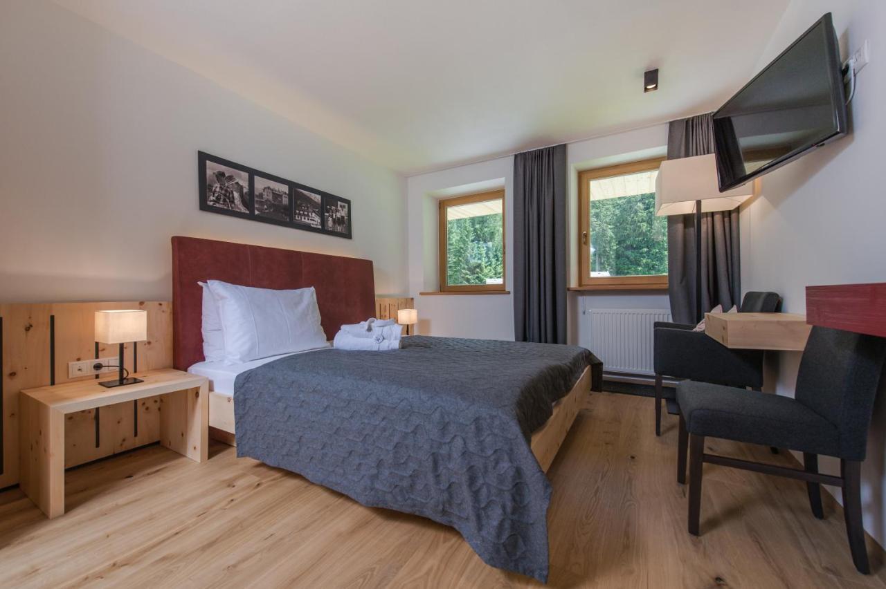 Hotel Dolomitenhof & Chalet Alte Post Sexten Værelse billede
