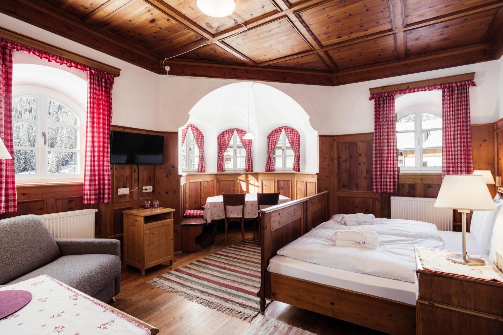 Hotel Dolomitenhof & Chalet Alte Post Sexten Eksteriør billede