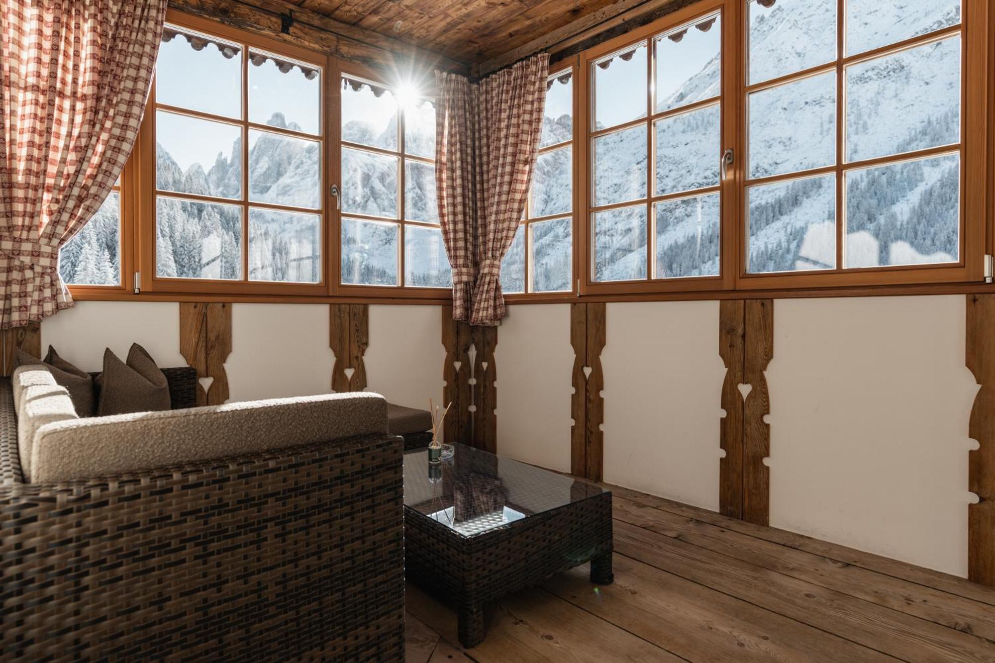 Hotel Dolomitenhof & Chalet Alte Post Sexten Eksteriør billede