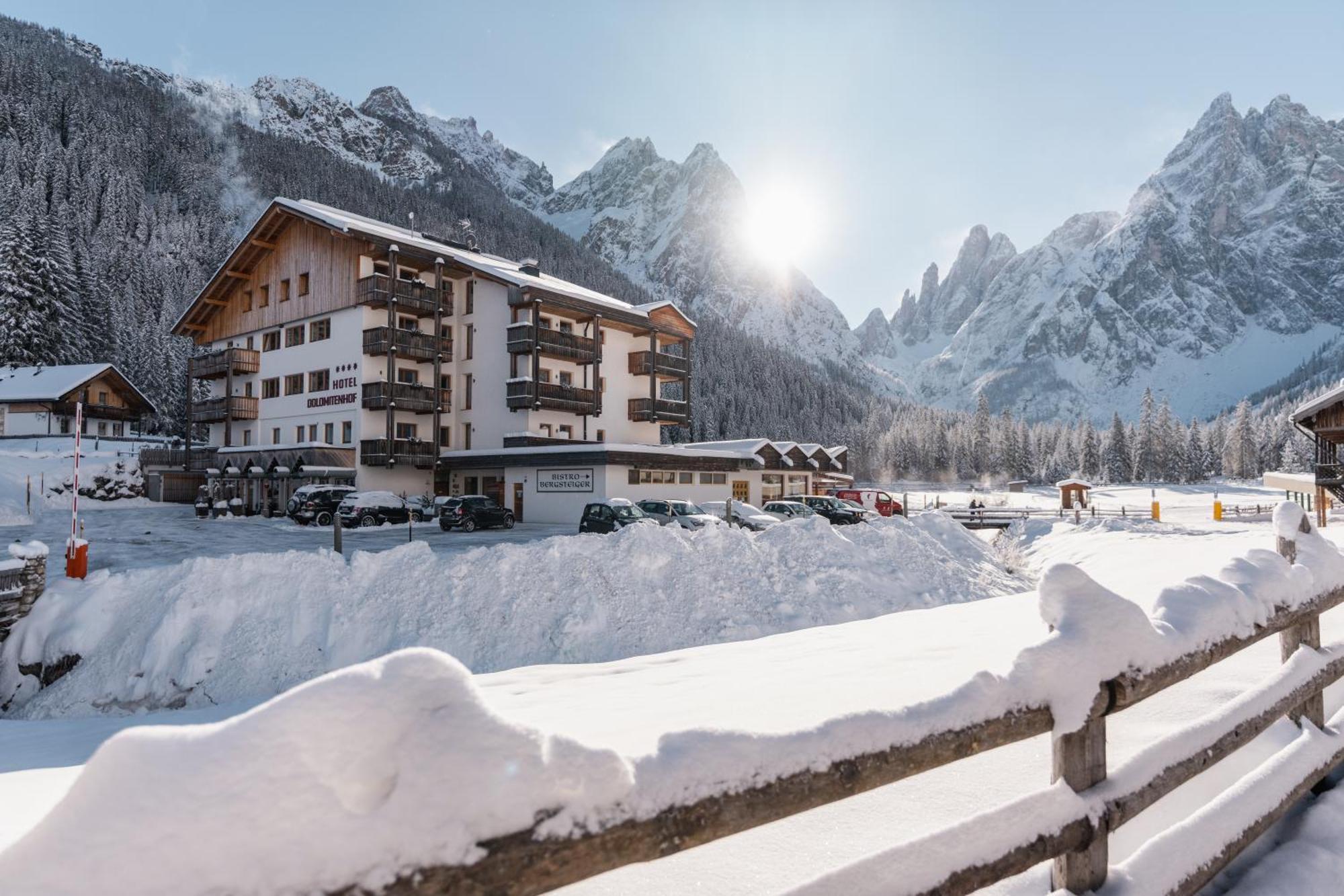 Hotel Dolomitenhof & Chalet Alte Post Sexten Eksteriør billede