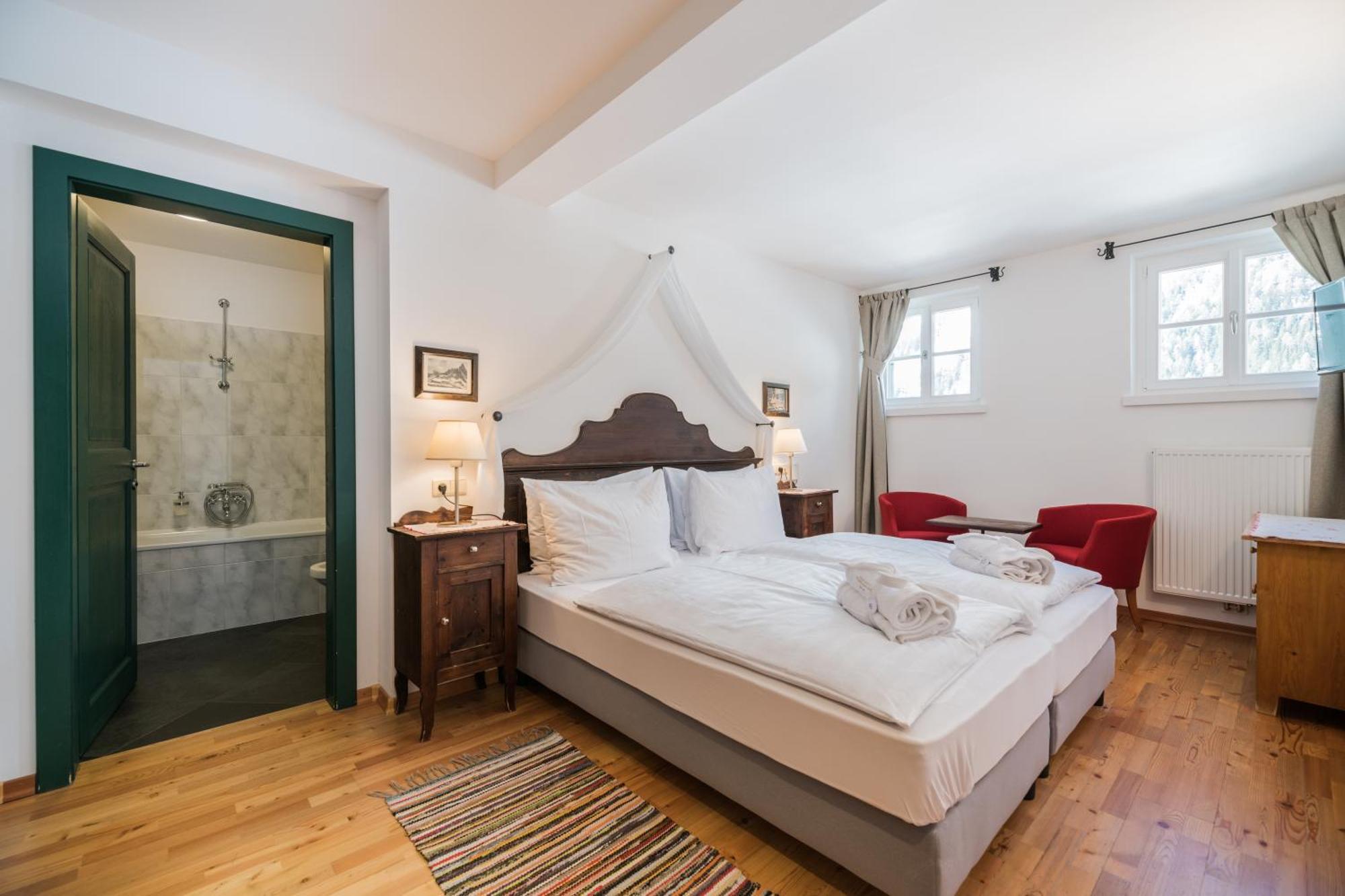 Hotel Dolomitenhof & Chalet Alte Post Sexten Eksteriør billede